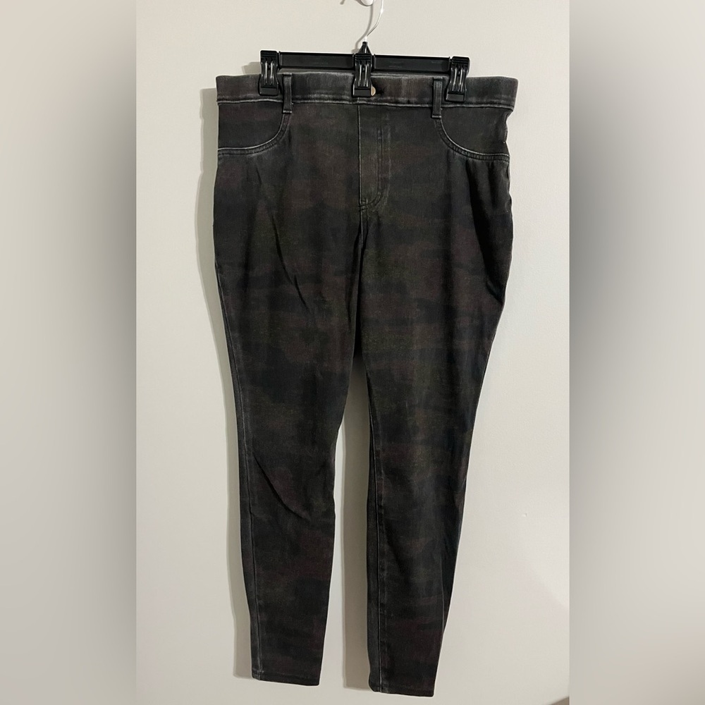 Time and Tru Camo High Rise Jeggings